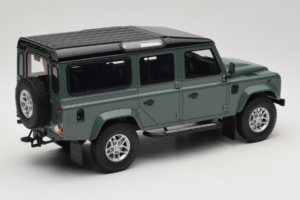 Land Rover Defender Station Wagon Keswick Green GT Spirit 1:18 GT527 Hars — afbeelding 2 van 6