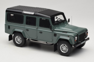 Land Rover Defender Station Wagon Keswick Green GT Spirit 1:18 GT527 Hars — afbeelding 4 van 6