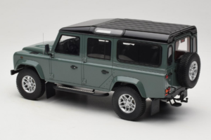 Land Rover Defender Station Wagon Keswick Green GT Spirit 1:18 GT527 Hars — afbeelding 5 van 6