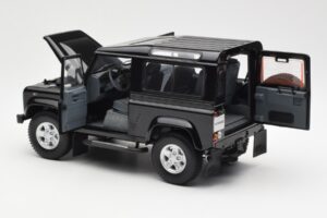 Land Rover Defender 90 Santorini Zwart Metallic Kyosho 1:18 08901BK Metaal — afbeelding 5 van 8