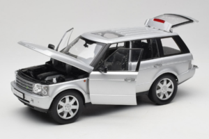 Land Rover Range Rover L322 Zilver Welly 1:18 12536W Metaal — afbeelding 2 van 8