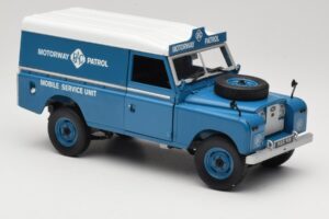 Land Rover Series III 109 Soft Top Motorway Patrol Blauw Eagles Race 1:18 4403 Metaal — afbeelding 6 van 8