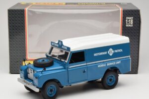 Land Rover Series III 109 Soft Top Motorway Patrol Blauw Eagles Race 1:18 4403 Metaal — afbeelding 8 van 8