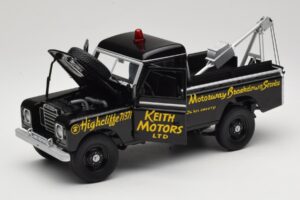 Land Rover Series III Bergingsvoertuig Zwart Universal Hobbies 1:18 4411 Metaal — afbeelding 2 van 8