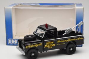Land Rover Series III Bergingsvoertuig Zwart Universal Hobbies 1:18 4411 Metaal — afbeelding 8 van 8