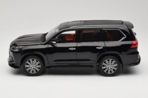 Lexus LX570 J200 Zwart LCD 1:18 LCD18010-BL Metaal — afbeelding 4 van 8