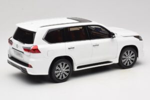 Lexus LX570 J200 Wit LCD 1:18 LCD18010-WH Metaal — afbeelding 3 van 8