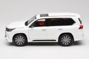 Lexus LX570 J200 Wit LCD 1:18 LCD18010-WH Metaal — afbeelding 4 van 8