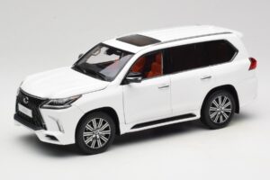 Lexus LX570 J200 Wit LCD 1:18 LCD18010-WH Metaal