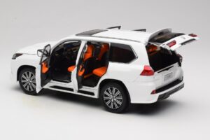Lexus LX570 J200 Wit LCD 1:18 LCD18010-WH Metaal — afbeelding 5 van 8