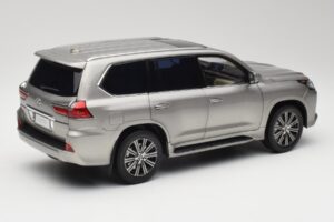 Lexus LX570 Sonic Titanium Kyosho 1:18 08955T Metaal — afbeelding 3 van 8