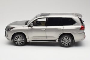 Lexus LX570 Sonic Titanium Kyosho 1:18 08955T Metaal — afbeelding 4 van 8