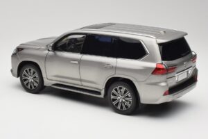 Lexus LX570 Sonic Titanium Kyosho 1:18 08955T Metaal — afbeelding 7 van 8