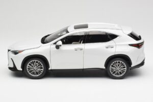 Lexus NX450h+ AZ20 Wit Kyosho 1:18 08968Q Hars — afbeelding 4 van 8