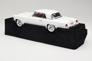 Lincoln Continental Mark II Wit Road Signature 1:18 20078-P1 Metaal — afbeelding 5 van 6