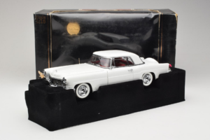 Lincoln Continental Mark II Wit Road Signature 1:18 20078-P1 Metaal — afbeelding 6 van 6
