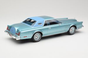 Lincoln Continental Mark V Blue Metallic MCG 1:18 MCG18369 Metaal — afbeelding 2 van 6