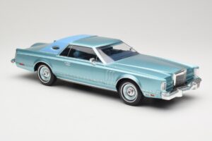 Lincoln Continental Mark V Blue Metallic MCG 1:18 MCG18369 Metaal — afbeelding 4 van 6