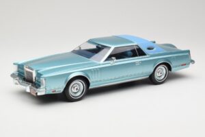 Lincoln Continental Mark V Blue Metallic MCG 1:18 MCG18369 Metaal