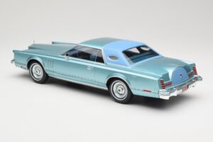 Lincoln Continental Mark V Blue Metallic MCG 1:18 MCG18369 Metaal — afbeelding 5 van 6