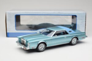 Lincoln Continental Mark V Blue Metallic MCG 1:18 MCG18369 Metaal — afbeelding 6 van 6