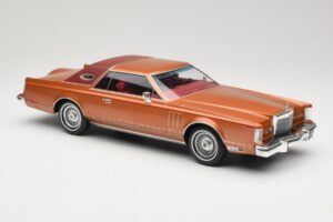 Lincoln Continental Mark V Crystal Apricot Metallic MCG 1:18 MCG18370 Metaal — afbeelding 4 van 6