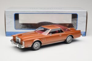 Lincoln Continental Mark V Crystal Apricot Metallic MCG 1:18 MCG18370 Metaal — afbeelding 6 van 6