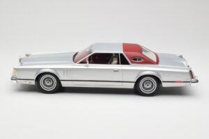 Lincoln Continental Mark V Coupe Zilver BoS Models 1:18 BOS084 Hars — afbeelding 3 van 6