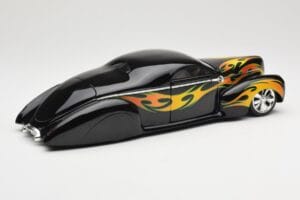 Lincoln Zephyr Scrape Custom Zwart met Vlammen Hot Wheels 1:18 57319 Metaal — afbeelding 3 van 8