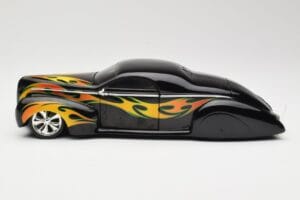 Lincoln Zephyr Scrape Custom Zwart met Vlammen Hot Wheels 1:18 57319 Metaal — afbeelding 4 van 8