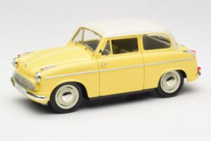 Lloyd Alexander TS Geel Revell 1:18 Lloyd Alexander TS Geel Revell 1:18 08958 Metaal