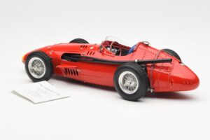 Maserati 250F J-M. Fangio F1 World Champion 1957 CMC 1:18 M-051 Metaal — afbeelding 4 van 6
