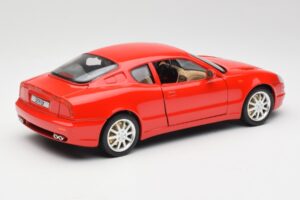 Maserati 3200 GT Rood Bburago 1:18 3341 Metaal — afbeelding 3 van 8