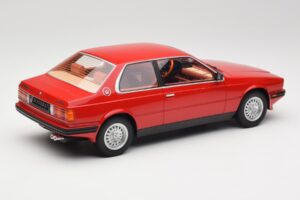 Maserati BiTurbo Coupe Rosso Corsa Minichamps 1:18 107123501 Hars — afbeelding 2 van 6