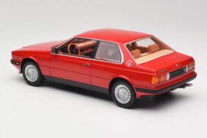 Maserati BiTurbo Coupe Rosso Corsa Minichamps 1:18 107123501 Hars — afbeelding 5 van 6