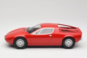 Maserati Merak Rood Minichamps 1:18 107123761 Hars — afbeelding 3 van 6