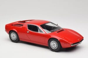 Maserati Merak Rood Minichamps 1:18 107123761 Hars — afbeelding 4 van 6