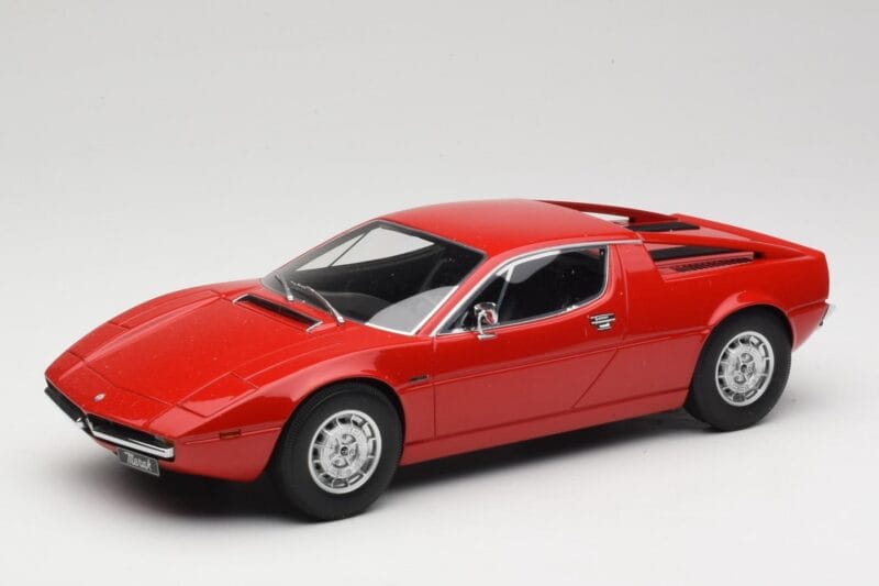 Maserati Merak Rood Minichamps 1:18 107123761 Hars