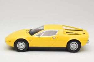 Maserati Merak Geel Minichamps 1:18 107123760 Hars — afbeelding 3 van 6
