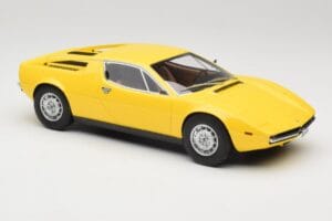 Maserati Merak Geel Minichamps 1:18 107123760 Hars — afbeelding 4 van 6