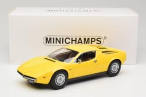 Maserati Merak Geel Minichamps 1:18 107123760 Hars — afbeelding 6 van 6