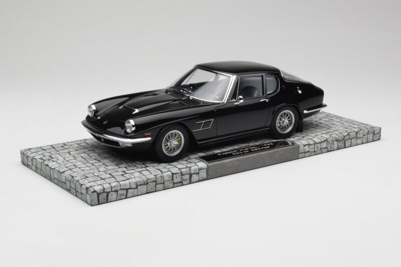 Maserati Mistral Zwart Minichamps 1:18 107123421 Hars