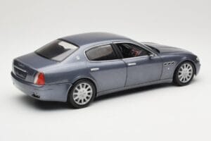 Maserati Quattroporte Blue Metallic Hot Wheels 1:18 B7003 Metaal — afbeelding 3 van 8