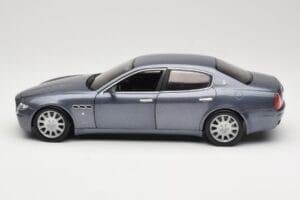 Maserati Quattroporte Blue Metallic Hot Wheels 1:18 B7003 Metaal — afbeelding 4 van 8