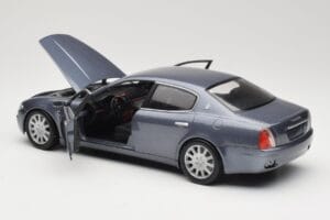 Maserati Quattroporte Blue Metallic Hot Wheels 1:18 B7003 Metaal — afbeelding 5 van 8