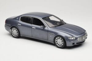 Maserati Quattroporte Blue Metallic Hot Wheels 1:18 B7003 Metaal — afbeelding 6 van 8