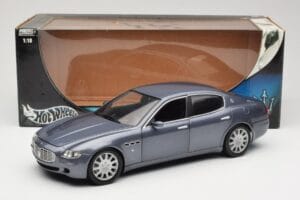 Maserati Quattroporte Blue Metallic Hot Wheels 1:18 B7003 Metaal — afbeelding 8 van 8