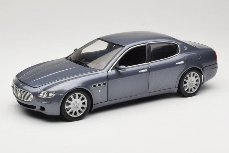 Maserati Quattroporte Blue Metallic Hot Wheels 1:18 B7003 Metaal