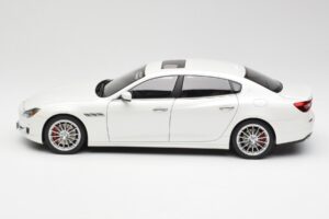 Maserati Quattroporte VI GTS Alpine Wit AUTOart 1:18 75808 Metaal — afbeelding 4 van 8