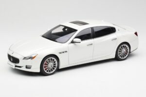 Maserati Quattroporte VI GTS Alpine Wit AUTOart 1:18 75808 Metaal
